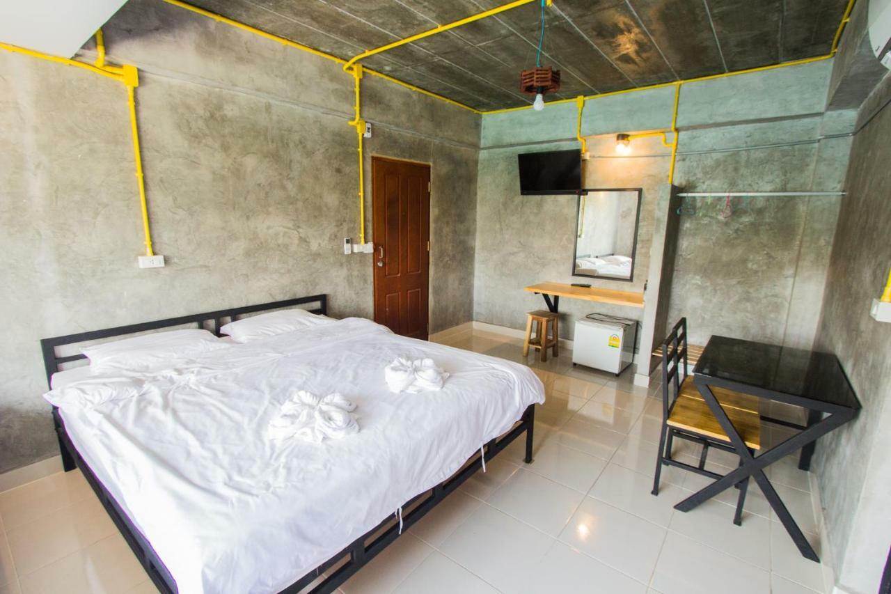 The Sky Loft Hotel Патхумтхані Екстер'єр фото