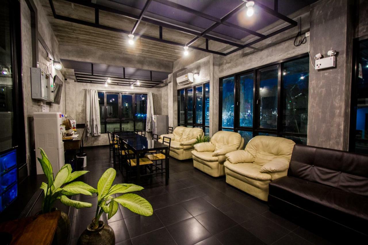 The Sky Loft Hotel Патхумтхані Екстер'єр фото