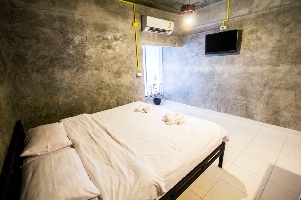The Sky Loft Hotel Патхумтхані Екстер'єр фото