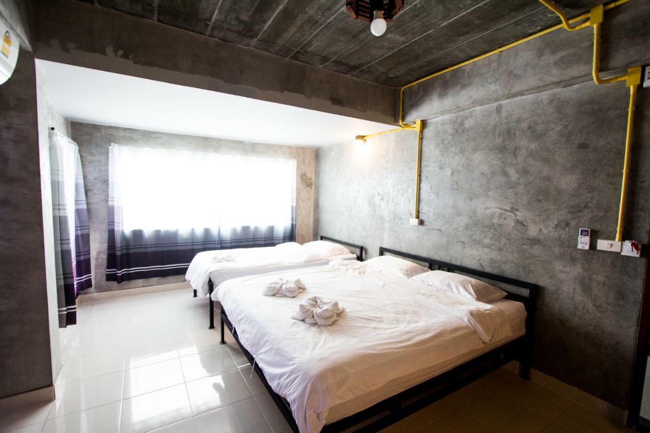 The Sky Loft Hotel Патхумтхані Екстер'єр фото