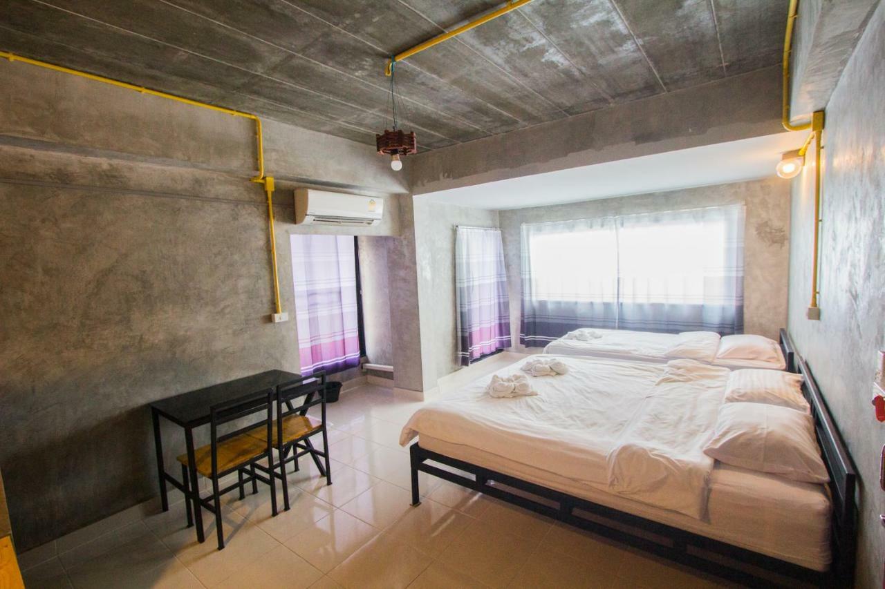 The Sky Loft Hotel Патхумтхані Екстер'єр фото