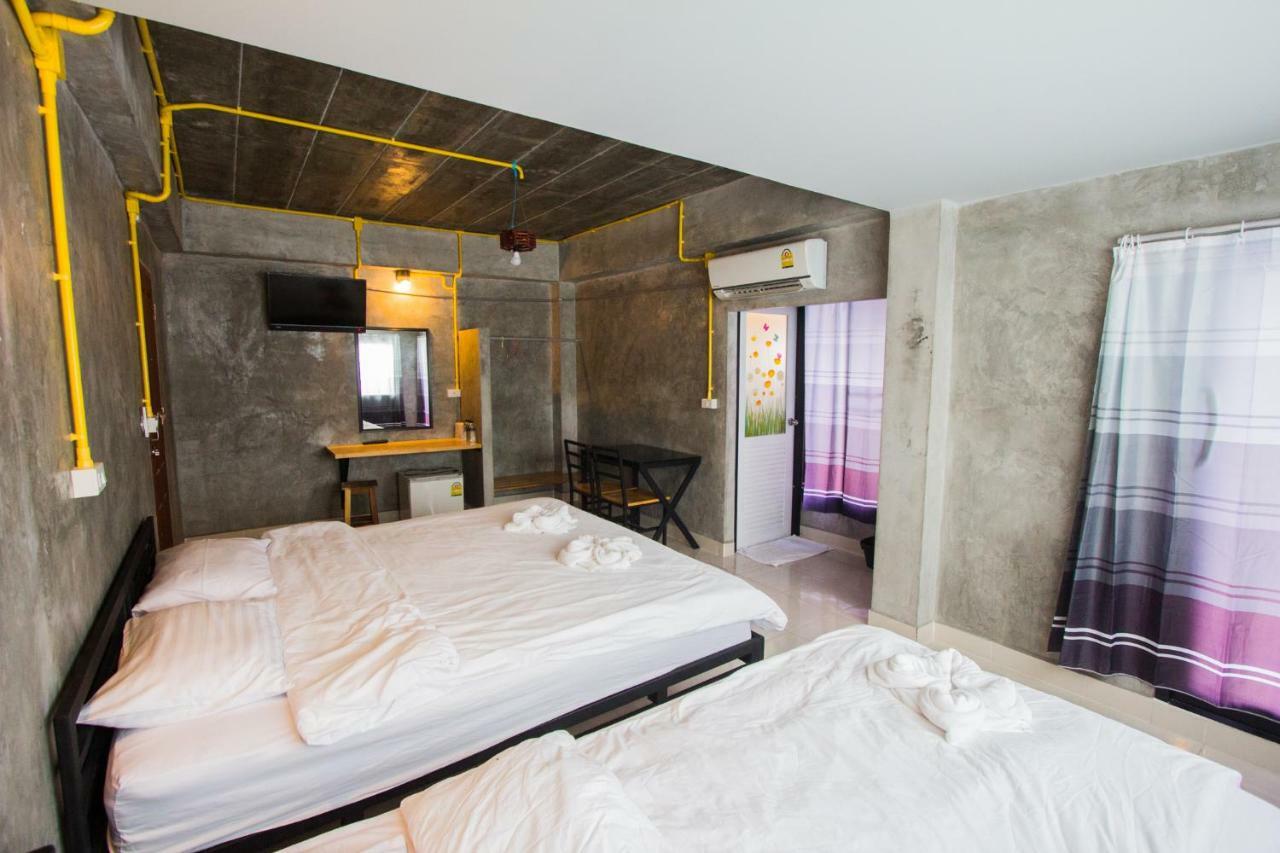 The Sky Loft Hotel Патхумтхані Екстер'єр фото